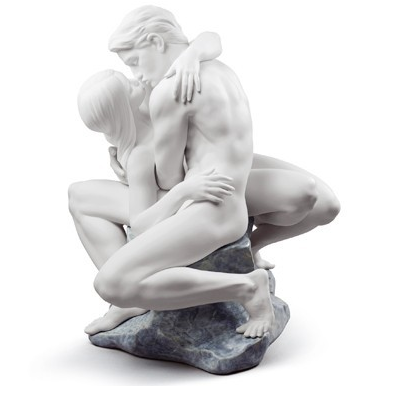 LLADRO-0-0-BESO APACIONADO (BLANCO)